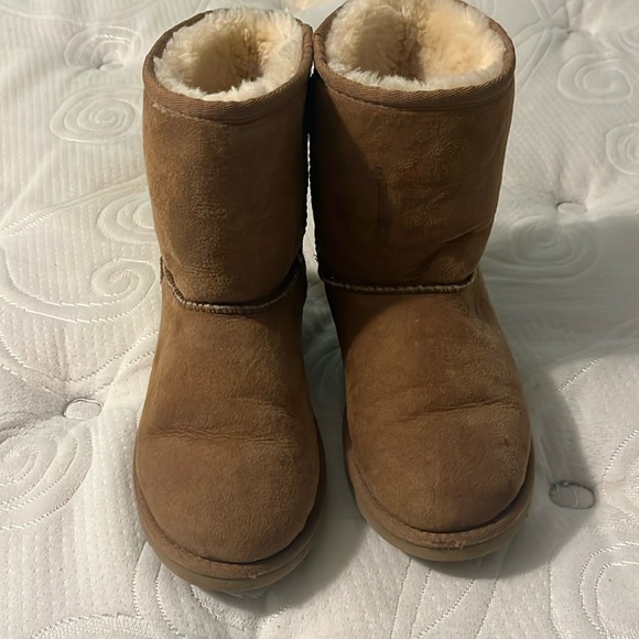 Ugg Boots - Picture 1 of 4